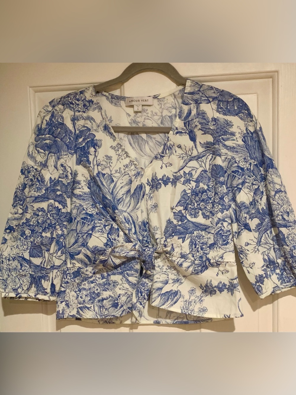 Amour Vert Cream Top with Blue Botanical Print sz S